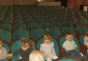 Dzieci w teatrze