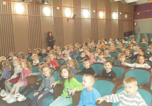Dzieci w teatrze