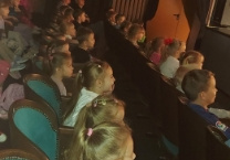 Dzieci w teatrze