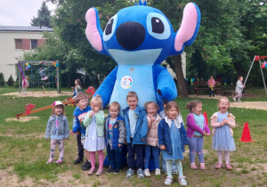 Zdjęcie grupowe ze Stitchem
