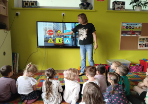 przeliczanie znaków zgodnie z poleceniem z ekranu multimedialnego