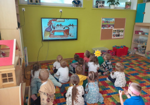 Dzieci oglądają bajkę o Vashti