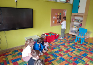 Przypinanie warzyw do ogródka