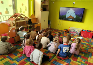 oglądamy ,,Brzydkie kaczątko''