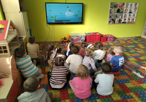 oglądamy ,,Brzydkie kaczątko''