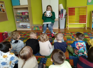 Poznajemy pierwszą literkę alfabetu - ,,A - a''