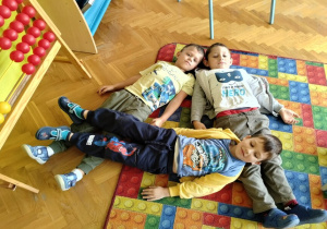 litera A z naszych ciał