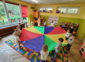 Zabawy z chustą animacyjną