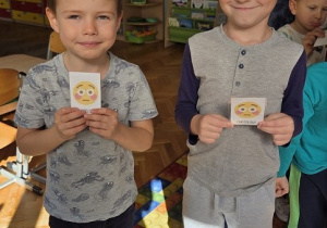 Łączą w pary uśmiechy