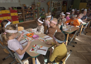 praca plastyczna jesienne drzewa