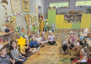 tworzenie drzewa z materiałów przyrodniczych