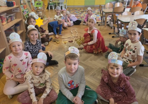 tworzenie drzewa z materiałów przyrodniczych