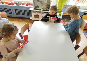 wycinamy nożyczkami