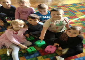 znaleźliśmy jedynki na kostkach matematycznych w zabawie