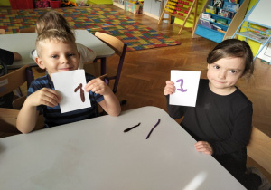 lepimy jedynkę z plasteliny