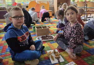 dzieci układają rytmy