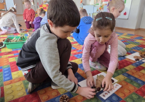 dzieci układają rytmy