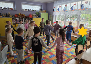 zabawa ruchowa zapasy wiewiórki