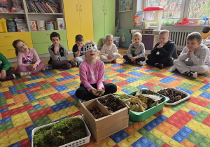 zabawa dotykowa Jesienne skarby