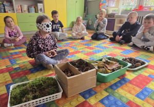 zabawa dotykowa Jesienne skarby