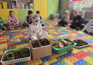 zabawa dotykowa Jesienne skarby