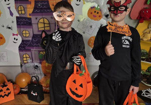 sesja zdjęciowa w strojach Halloweenowych