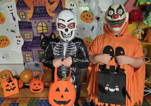 sesja zdjęciowa w strojach Halloweenowych