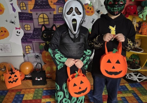 sesja zdjęciowa w strojach Halloweenowych