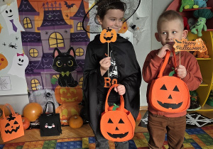 sesja zdjęciowa w strojach Halloweenowych