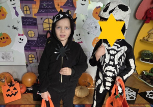 sesja zdjęciowa w strojach Halloweenowych