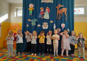 Dzieci z grupy I mówią wiersz "Okulary"