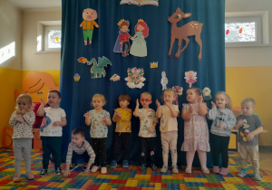 Dzieci z grupy I mówią wiersz "Okulary"