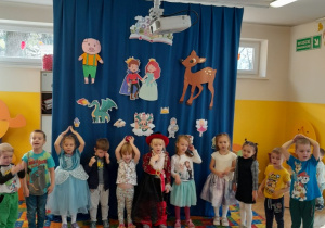 Dzieci z grupy II mówią wiersz "Na wyspach Bergamutach"