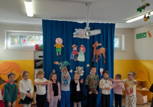 Dzieci z grupy IV mówią wiersz "Abecadło"
