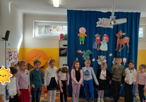 Dzieci z grupy IV mówią wiersz "Abecadło"