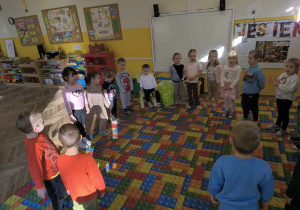 dzieci śpiewają sto lat