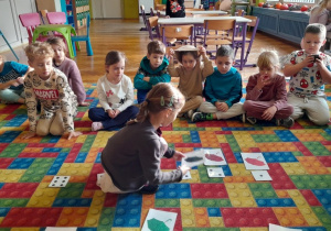 Dzieci ćwiczą liczenie