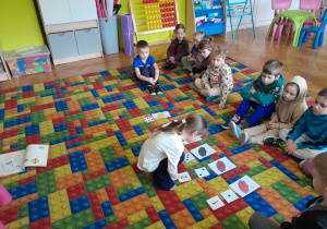 Dzieci ćwiczą liczenie