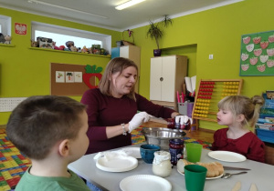 ciocia robi ćwikłę