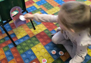 grupa Motylek poznaje cyfrę 2