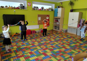 długi łańcuch choinkowy