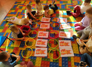 Matematyczne zabawy "Skarby wiewiórki"