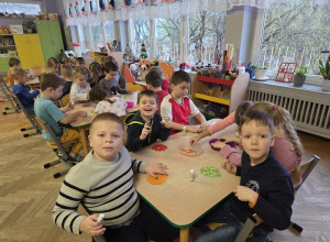 Kalendarz adwentowy - Gwiazdkowe bombki.