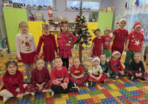 wspólne zdjęcie przy choince