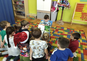 chłopiec opowiada o przygodach Franklina