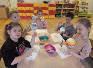 Warsztaty - malowanie bombek.