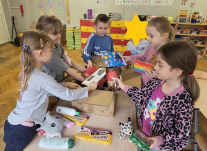 "Pudełko pełne dobra" - zostań pomocnikiem Świętego Mikołaja.