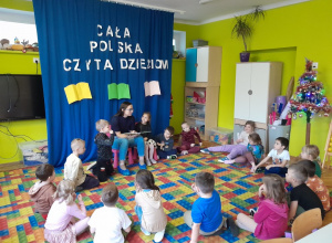 Spotkanie czytelnicze z mamą Hani w ramach akcji "Cała Polska Czyta Dzieciom"