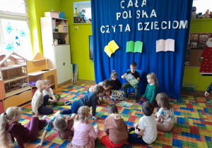 Chłopiec opowiada o przeczytanej książce