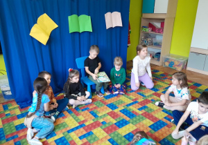 Chłopiec opowiada o przeczytanej książce